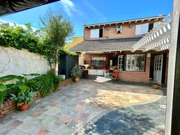 Excelente Casa 5 amb Ramos Mejia- Venta-Permuta