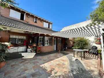 Excelente Casa 5 amb Ramos Mejia- Venta-Permuta