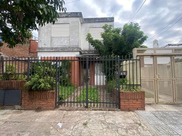 CASA DUPLEX EN VENTA 5 AMBIENTES CIUDADELA NORTE