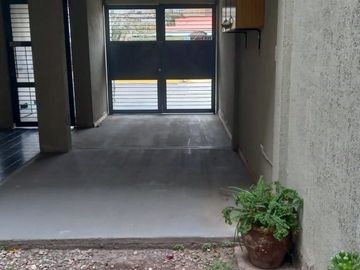 Venta Depto 2 Hab, Patio y Cochera en Godoy Cruz