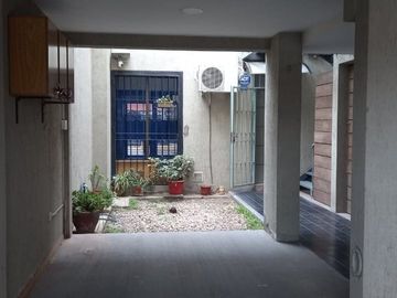 Venta Depto 2 Hab, Patio y Cochera en Godoy Cruz