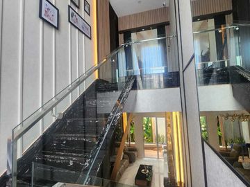 Dijual cepat rumah pik2 hadap selatan full inter dan renov bagus