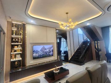 Dijual cepat rumah pik2 hadap selatan full inter dan renov bagus