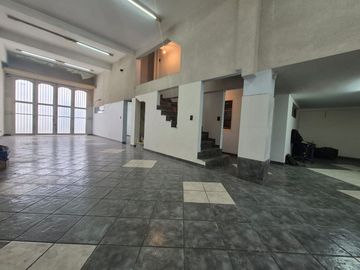 Venta Casa en Ramos Mejía 7 ambientes.