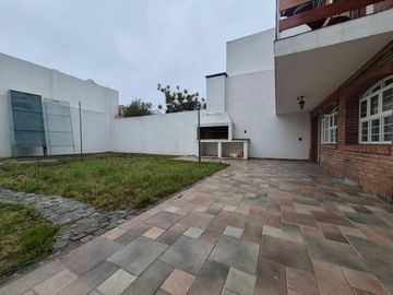 Venta Casa en Ramos Mejía 7 ambientes.