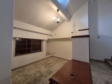 Venta Casa en Ramos Mejía 7 ambientes.