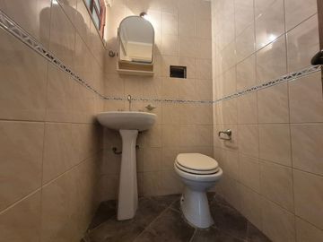 Venta Casa en Ramos Mejía 7 ambientes.