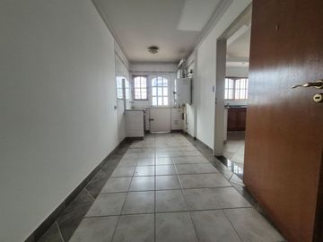 Venta Casa en Ramos Mejía 7 ambientes.