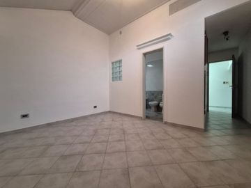 Venta Casa en Ramos Mejía 7 ambientes.