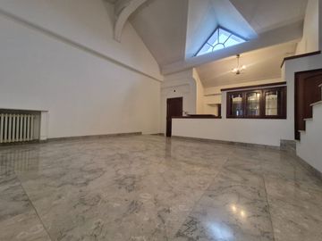 Venta Casa en Ramos Mejía 7 ambientes.