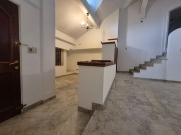 Venta Casa en Ramos Mejía 7 ambientes.