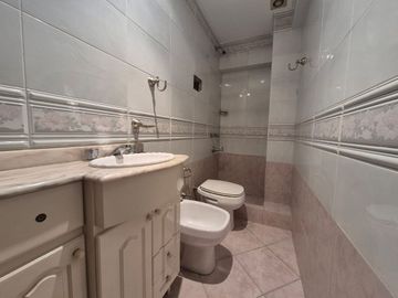 Venta Casa en Ramos Mejía 7 ambientes.