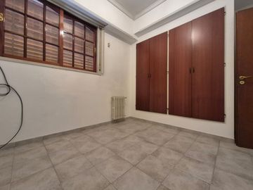 Venta Casa en Ramos Mejía 7 ambientes.
