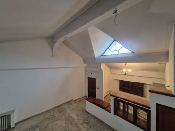 Venta Casa en Ramos Mejía 7 ambientes.