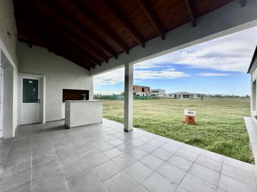 Casa en  venta barrio el rebenque Canning