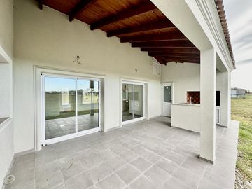 Casa en  venta barrio el rebenque Canning