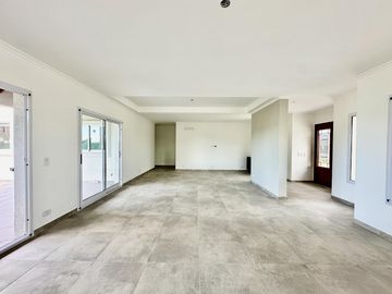 Casa en  venta barrio el rebenque Canning