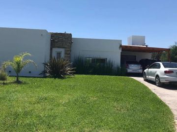 Casa en venta - 3 Dormitorios 3 Baños - Don Joaquin