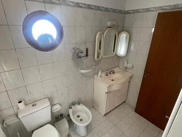 Departamento con cochera en venta en San Isidro