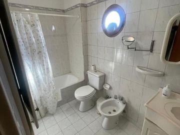Departamento con cochera en venta en San Isidro