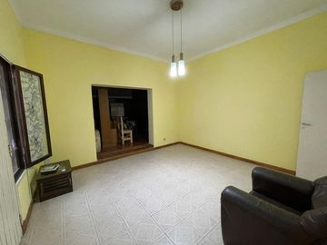 Casa en venta - 2 Dormitorios 2 Baños 1 Local - 200Mts2 - Monte Grande