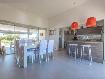 Casa en Área 1 toda parquizada oportunidad San Sebastián MB no crédito