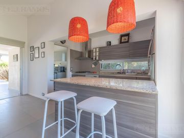 Casa en Área 1 toda parquizada oportunidad San Sebastián MB no crédito