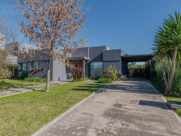 Casa en Área 1 toda parquizada oportunidad San Sebastián MB no crédito