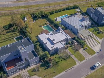 Casa en Área 1 toda parquizada oportunidad San Sebastián MB no crédito