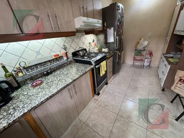 Casa 4 ambientes con cochera + monoambiente independiente