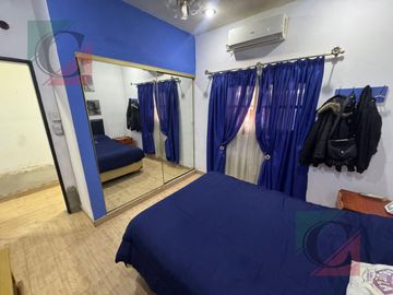 Casa 4 ambientes con cochera + monoambiente independiente