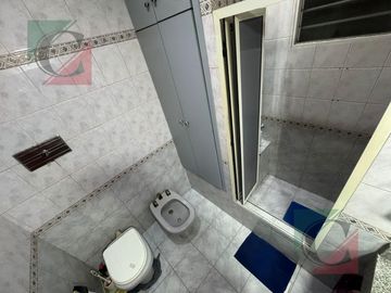 Casa 4 ambientes con cochera + monoambiente independiente