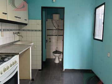 Casa 4 ambientes con cochera + monoambiente independiente