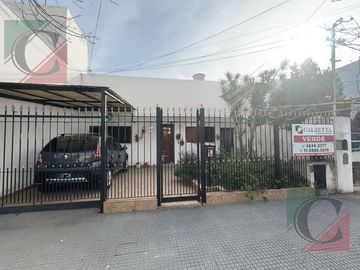 Casa 4 ambientes con cochera + monoambiente independiente