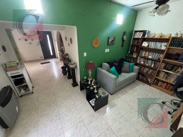 Casa 4 ambientes con cochera + monoambiente independiente