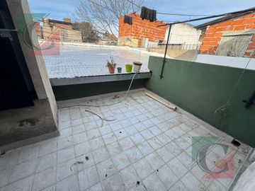 Casa 4 ambientes con cochera + monoambiente independiente