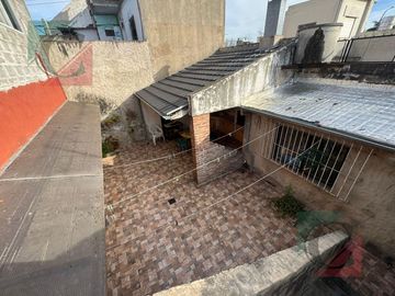 Casa 4 ambientes con cochera + monoambiente independiente