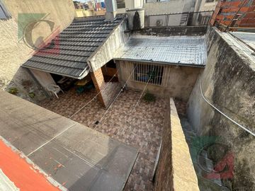 Casa 4 ambientes con cochera + monoambiente independiente