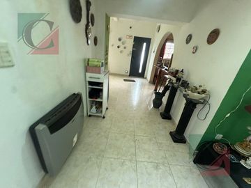 Casa 4 ambientes con cochera + monoambiente independiente