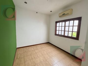 Casa 4 ambientes con cochera + monoambiente independiente