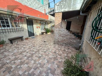 Casa 4 ambientes con cochera + monoambiente independiente