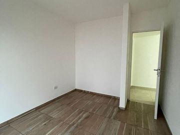 Departamento en  venta de 4 ambientes con dos baños y balcon al frente - Wilde