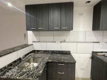 Departamento en  venta de 4 ambientes con dos baños y balcon al frente - Wilde