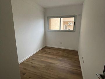 Departamento en  venta de 4 ambientes con dos baños y balcon al frente - Wilde