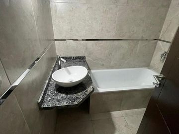 Departamento en  venta de 4 ambientes con dos baños y balcon al frente - Wilde