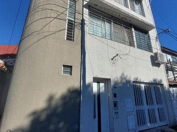 Casa en  venta de dormitorios en planta alta tipo duplex con terraza exclusiva apta crédito