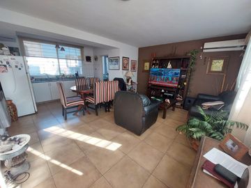 Casa en  venta de dormitorios en planta alta tipo duplex con terraza exclusiva apta crédito