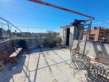 Casa en  venta de dormitorios en planta alta tipo duplex con terraza exclusiva apta crédito