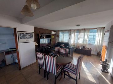 Casa en  venta de dormitorios en planta alta tipo duplex con terraza exclusiva apta crédito