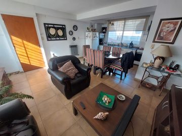 Casa en  venta de dormitorios en planta alta tipo duplex con terraza exclusiva apta crédito